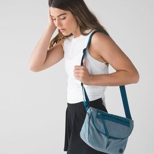 EUC Lululemon Festival Bag II Tofino Teal